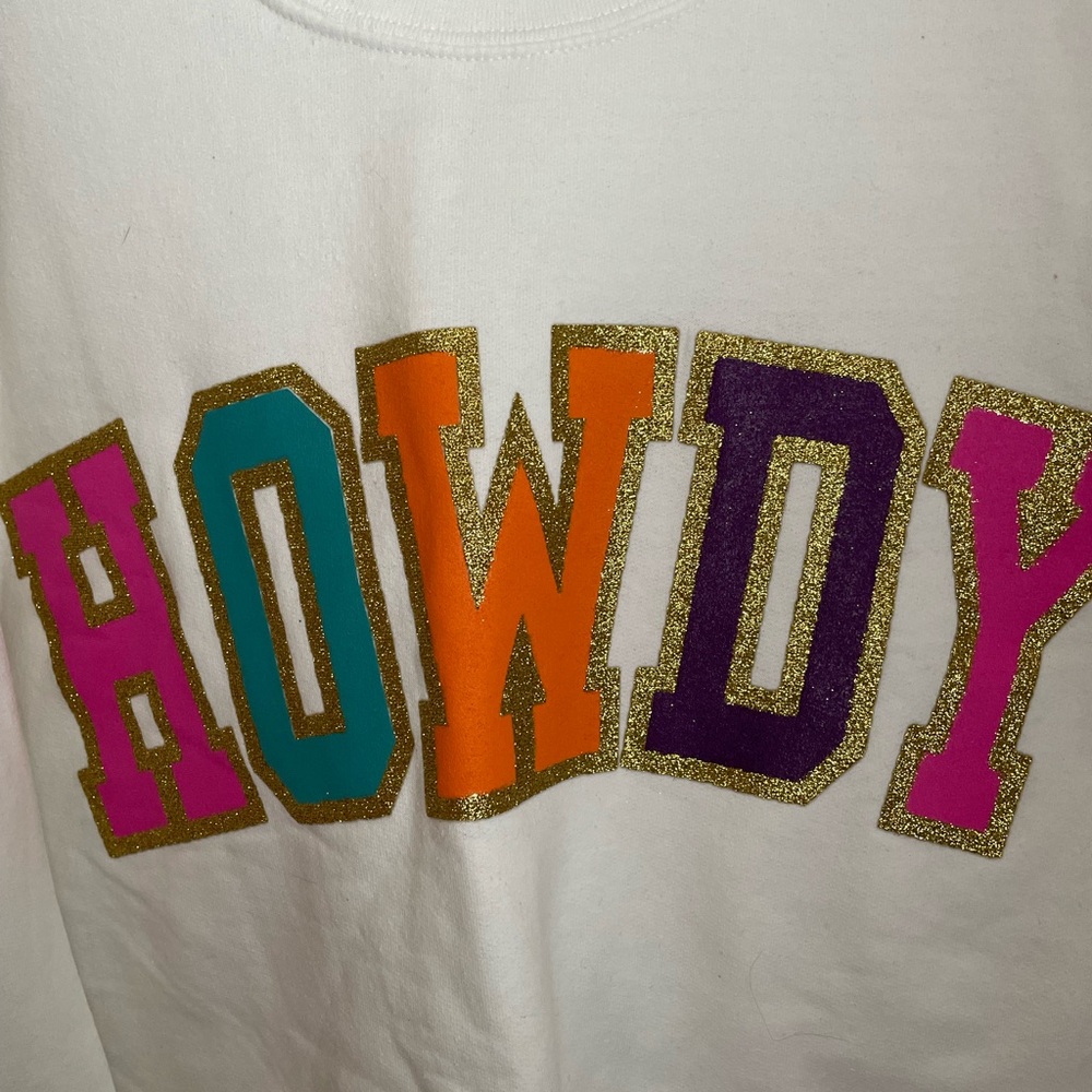 Sweet Claire White Oversized HOWDY Sweatshirt with Vibrant Print Size S/M - Picture 2 of 4